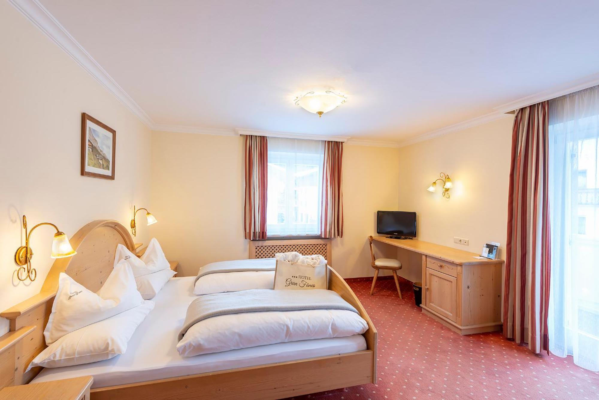Hotel Gran Fanes กอร์วารา อิน บาเดีย ภายนอก รูปภาพ
